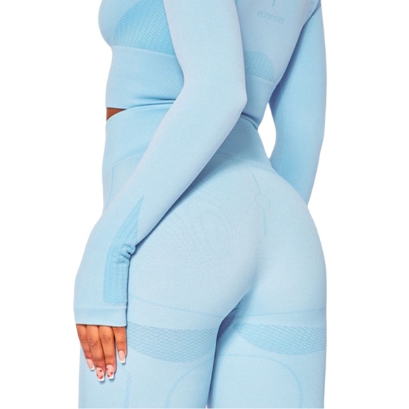 PrettyLittle Thing Sport Blue Seamless Contrast Detail Shorts - Picture 3 of 5